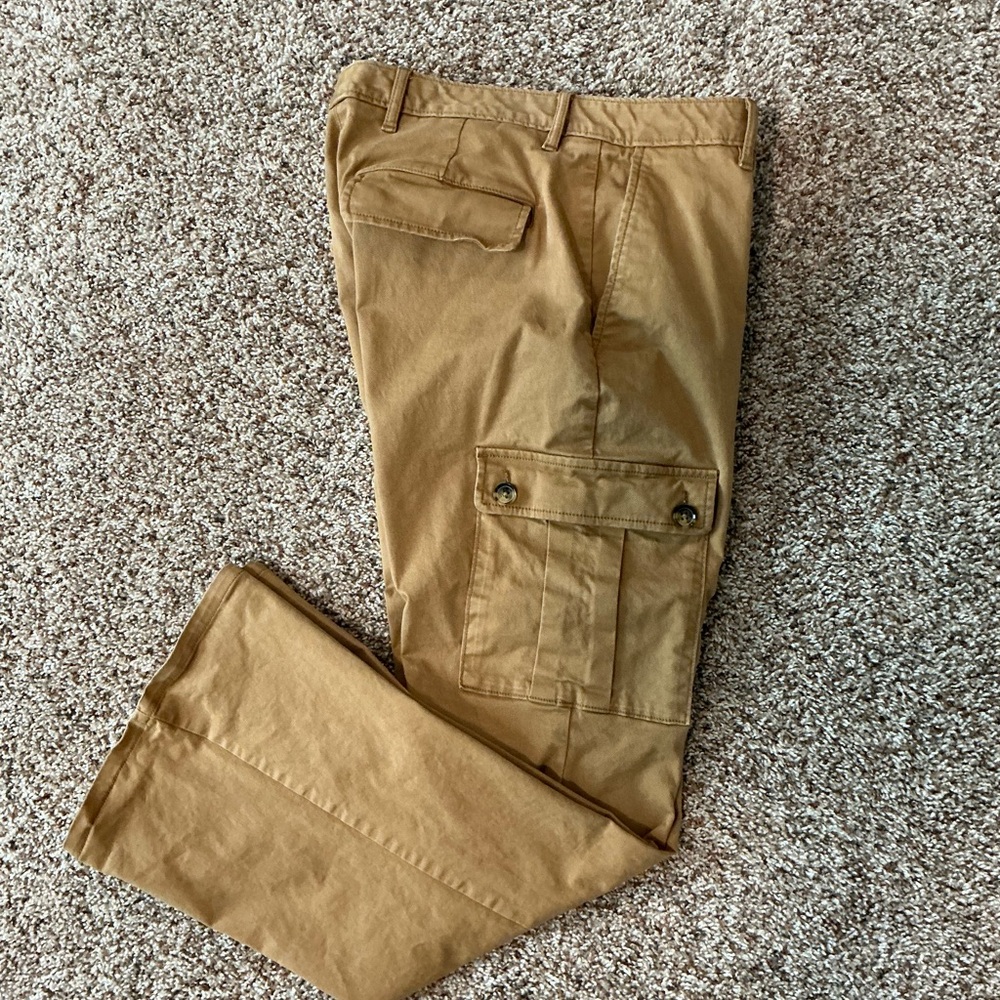 Banana Republic Women’s Tan Cargo Pants